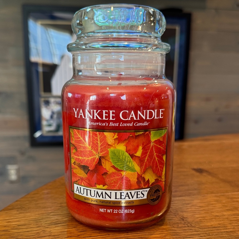 Yankee Candle Autumn Leaves Jar Candle - Vibrant Red